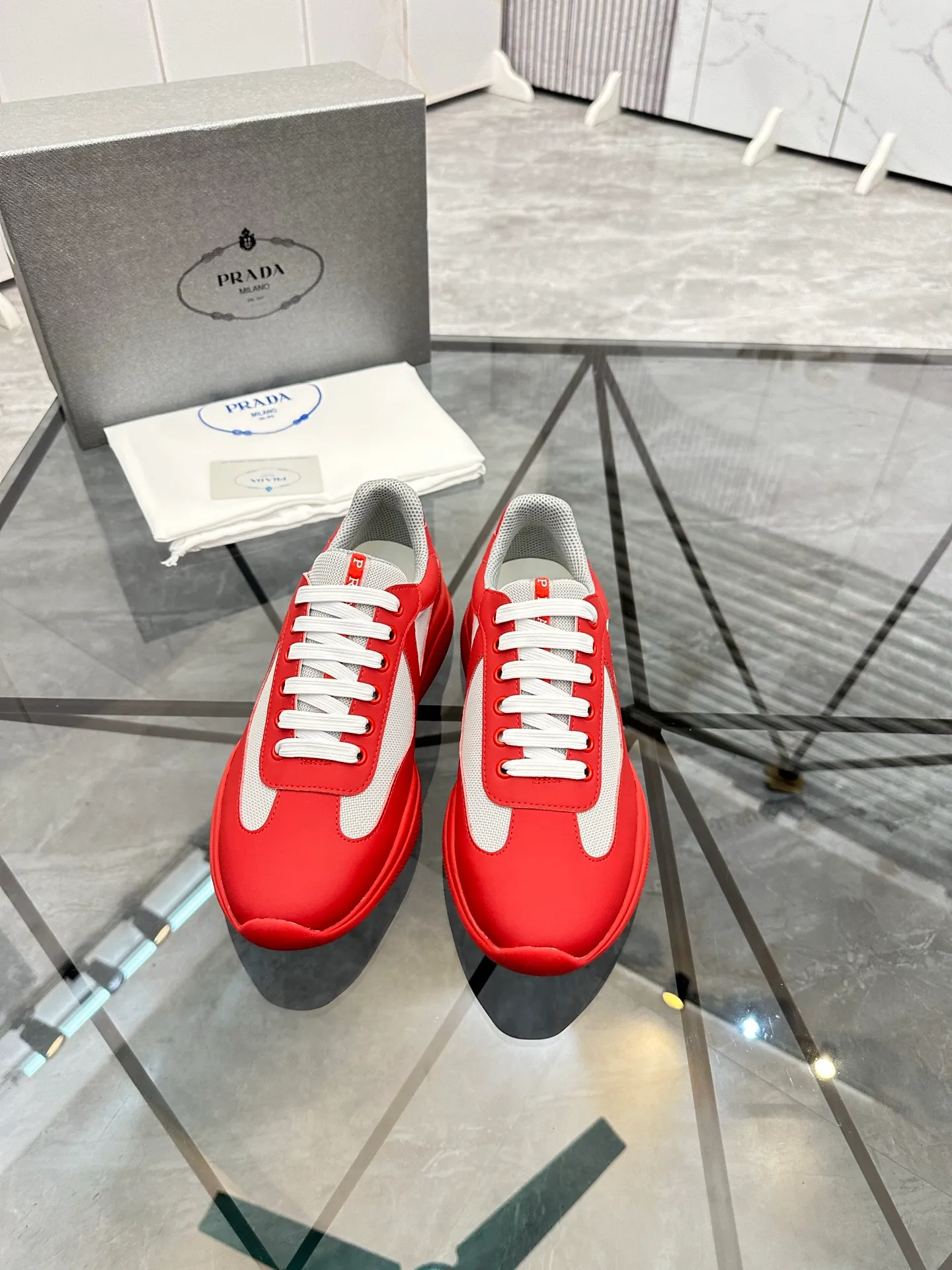 Men's shoes: 💰P360¥ Product trademark: Prada *"Prada*" low-top casual shoes Regular size: 35-47 (can be customized to 48) couple style Product materials: imported silk leather upper, breathable lining, original outsole. Number: 943